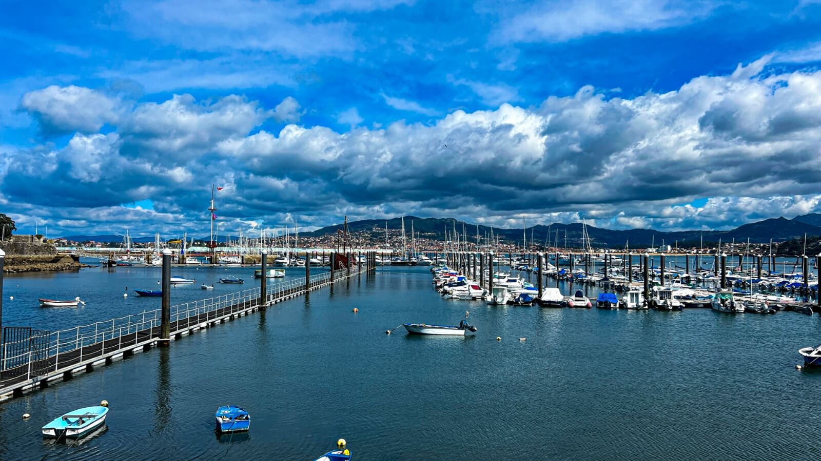 10 Mejores cosas que hacer en Baiona, Galicia, España - 4. Boat Trip to the Cies Islands
