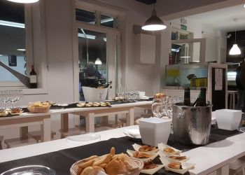 Walking Tour & Tapas in Baiona with a Food Expert