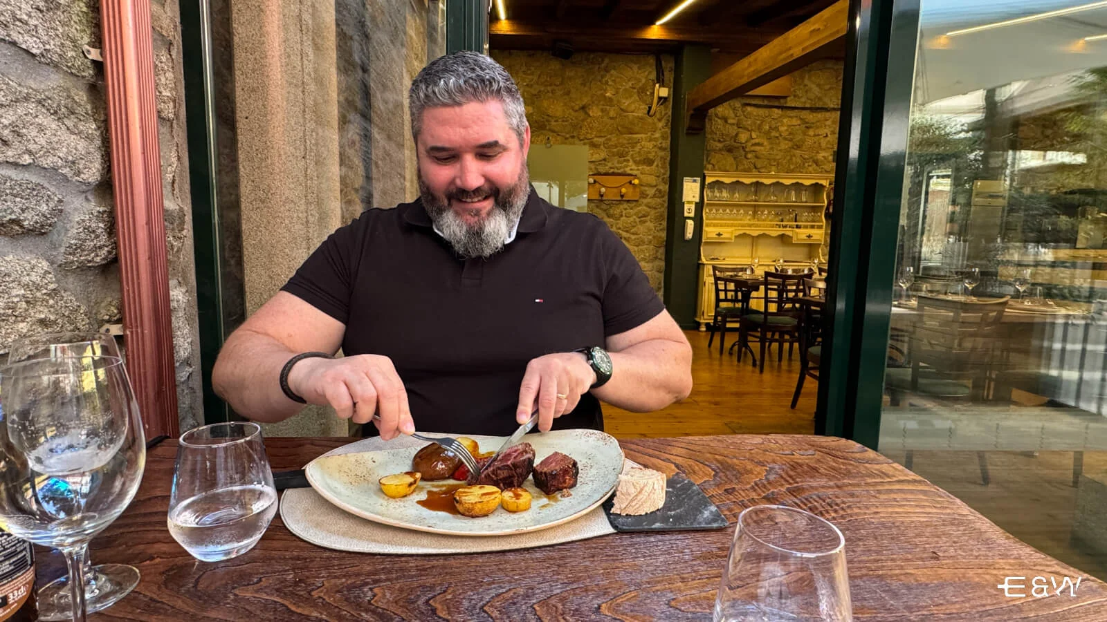 Eat & Walkabout - Sean O Rourke Food & Wine Tour Expert come eat with me!