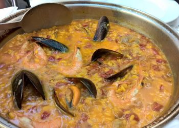 Tour Gastronómico de Vigo: Degustando por las Calles del Ciudad Costera