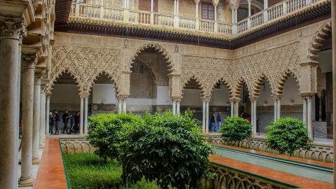 Private Seville Cathedral, Alcazar and Old Quarter Walking Tour